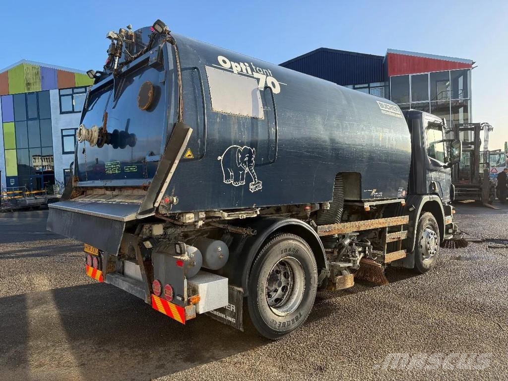 Scania P94-220 4X2 SWEEPER / VEEGMACHINE Sweeper trucks