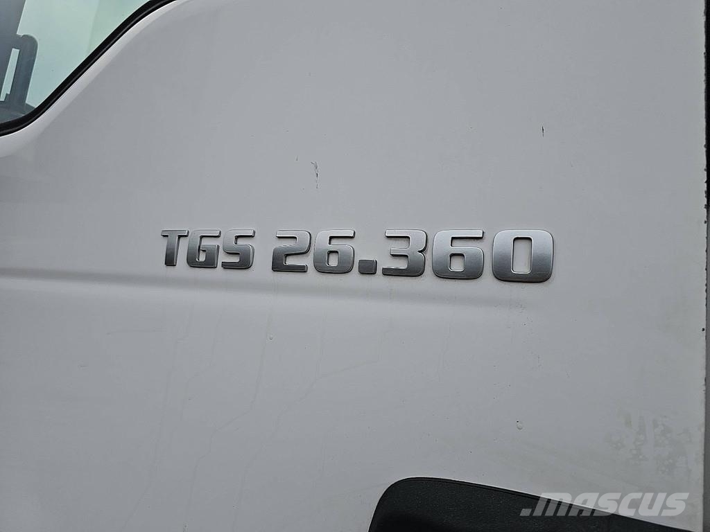 MAN 26.360 TGS 2 TONS TAILLIFT LAST AXLE STEERING 6X2- Furgons