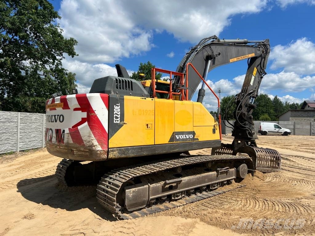 Volvo EC 220 DL 履带挖掘机