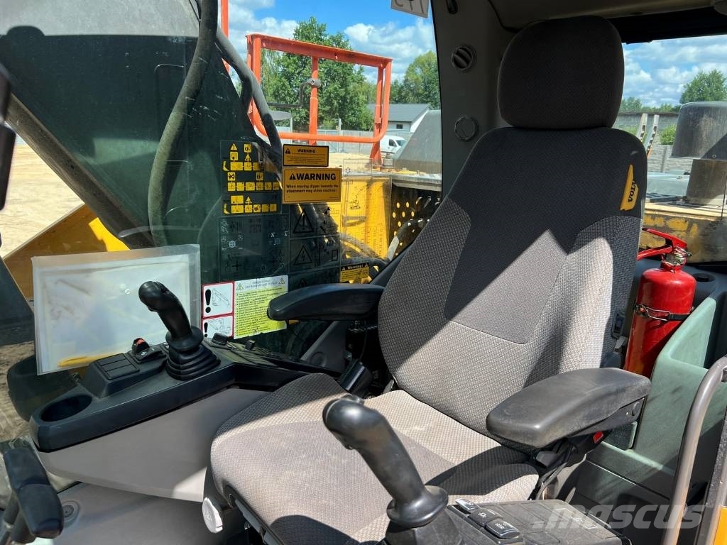Volvo EC 220 DL 履带挖掘机