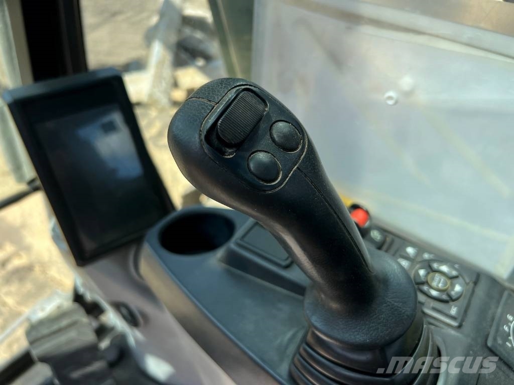 Volvo EC 220 DL 履带挖掘机
