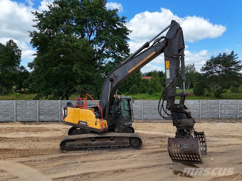 Volvo EC 220 DL 履带挖掘机