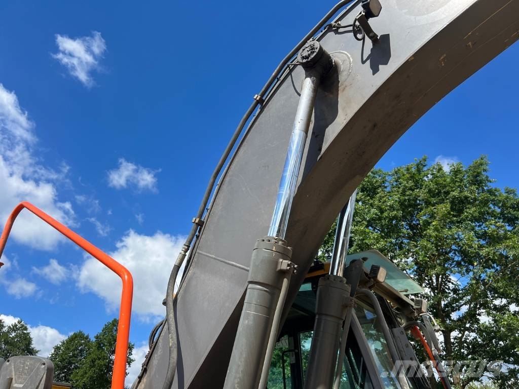 Volvo EC 220 DL 履带挖掘机