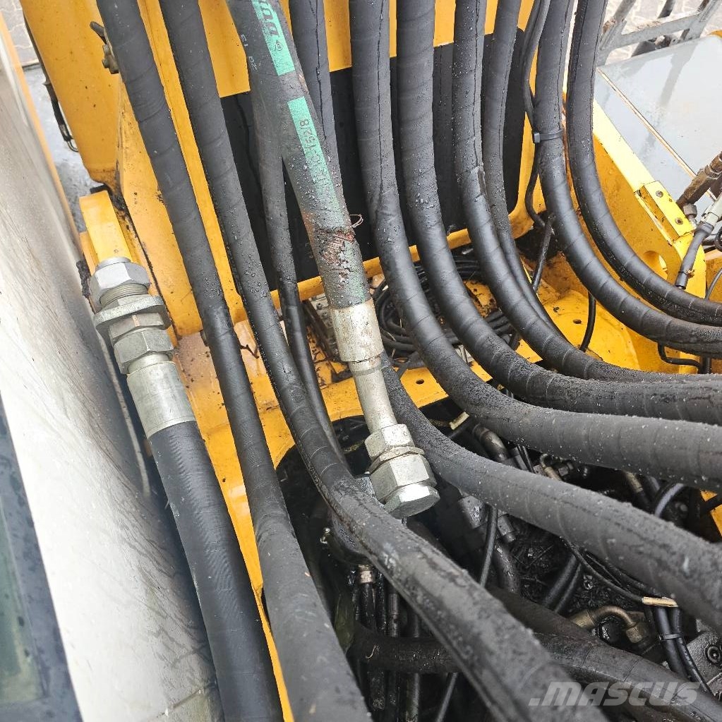 Liebherr 900 C حفارات بعجل