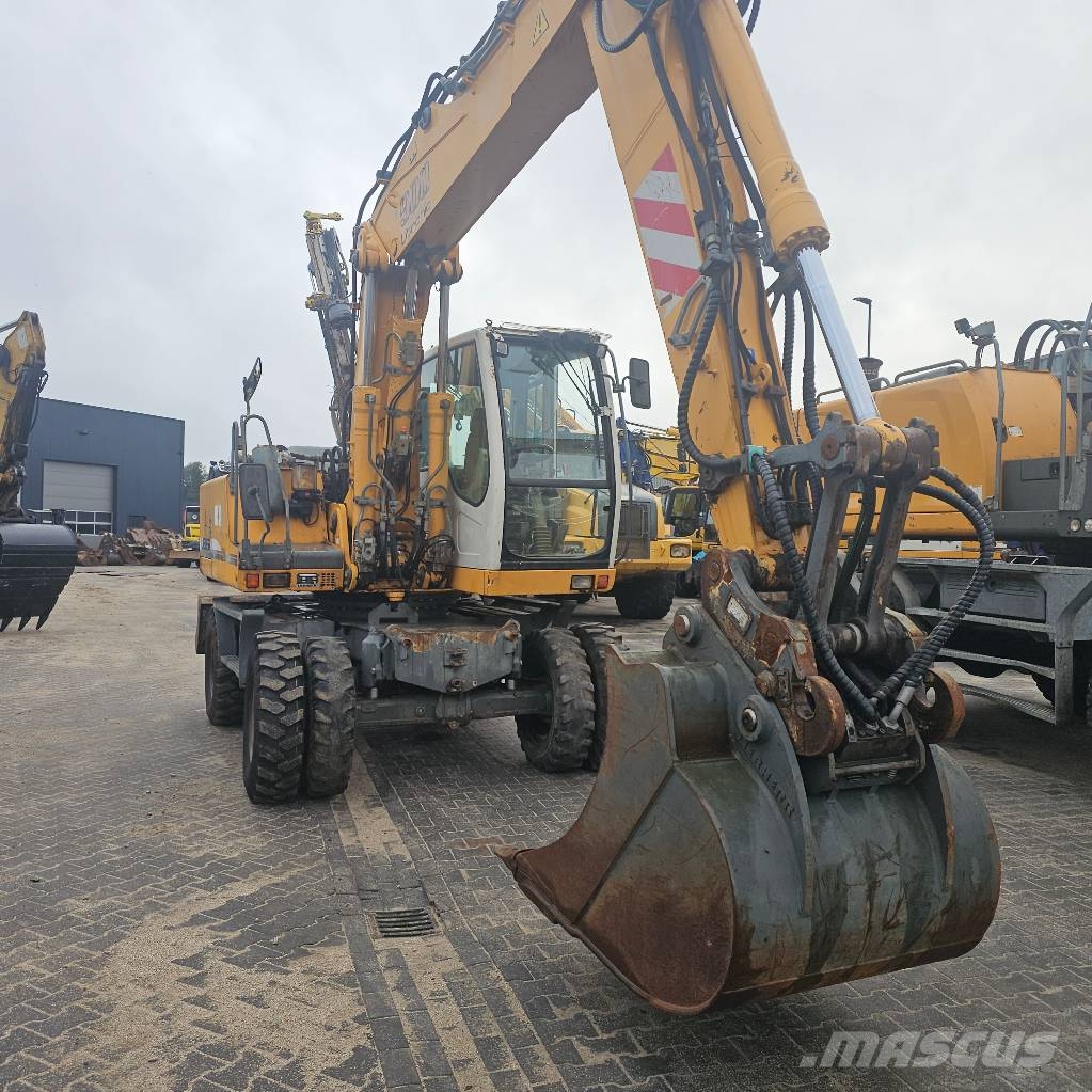 Liebherr 900 C حفارات بعجل