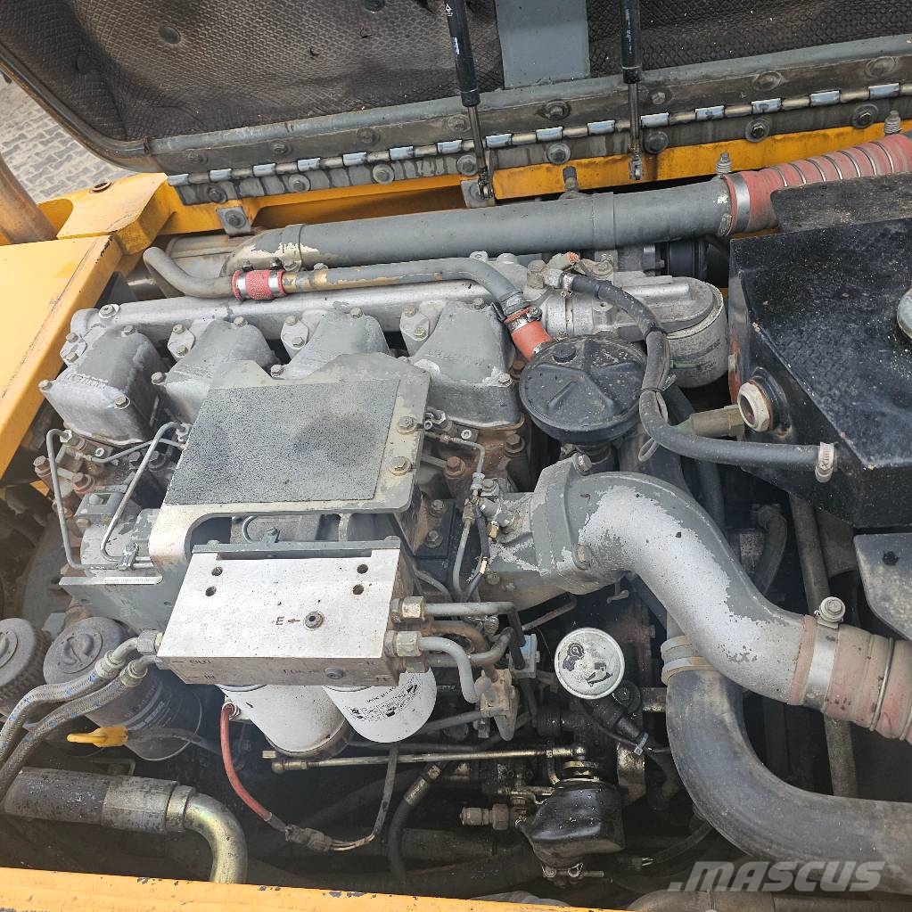 Liebherr 900 C حفارات بعجل