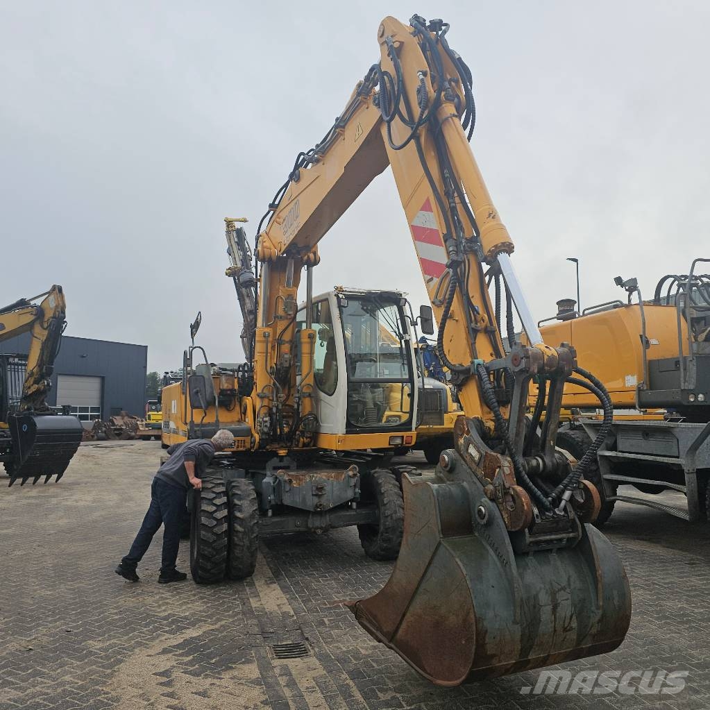 Liebherr 900 C حفارات بعجل