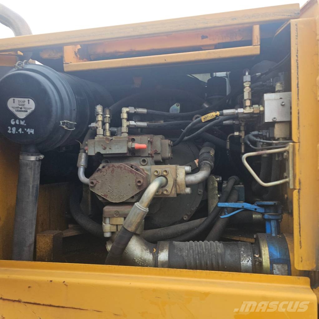 Liebherr 900 C حفارات بعجل