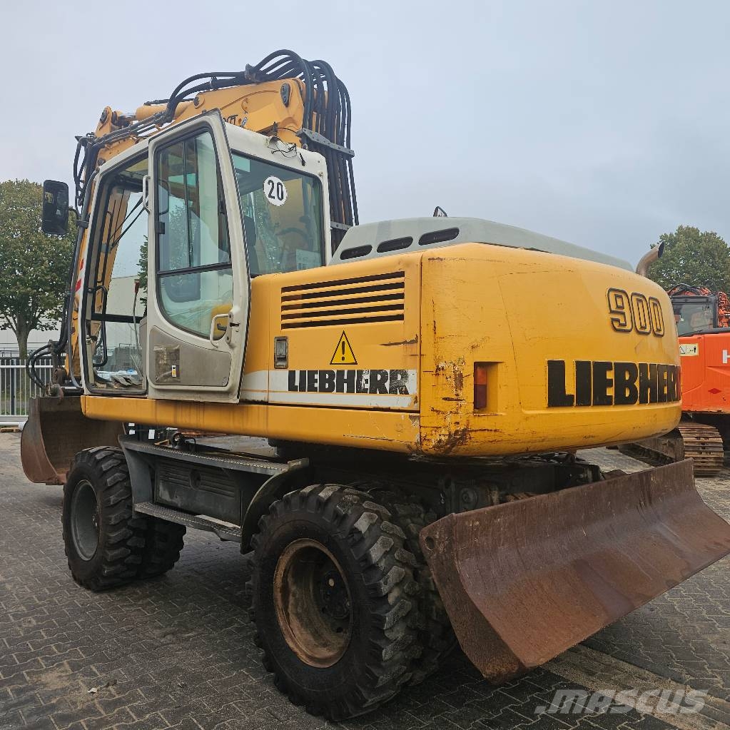 Liebherr 900 C حفارات بعجل