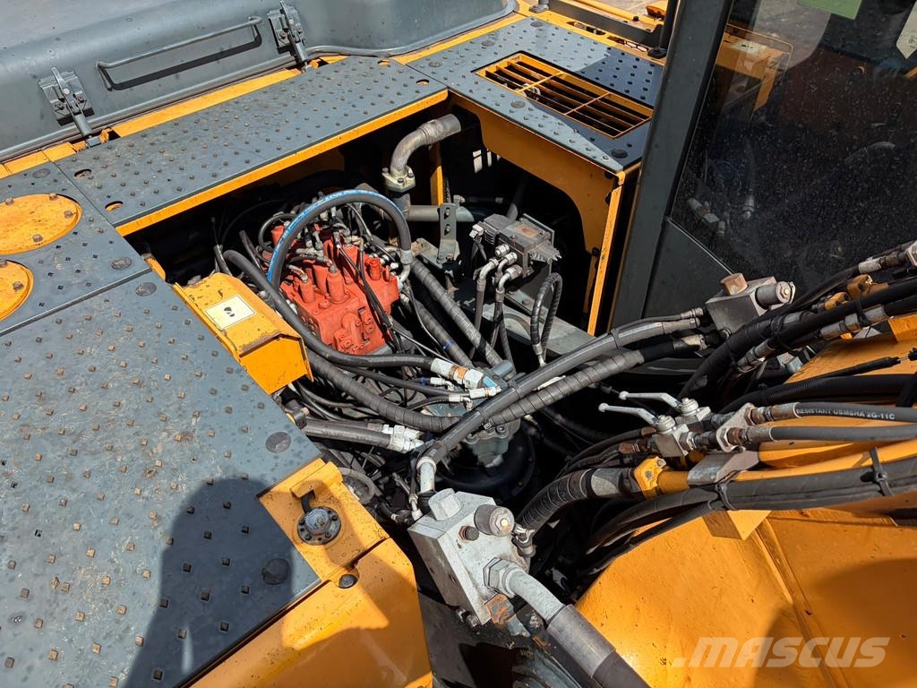 Hyundai HX330 Excavatoare pe șenile