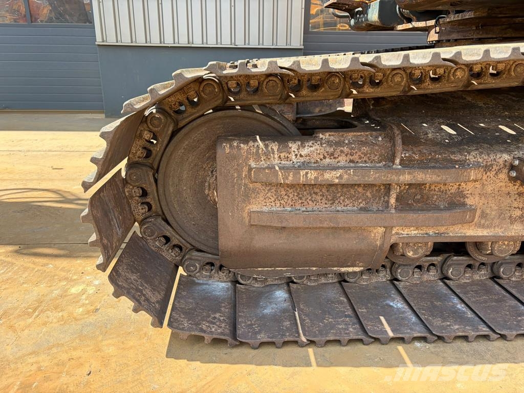 Hyundai HX330 Excavatoare pe șenile