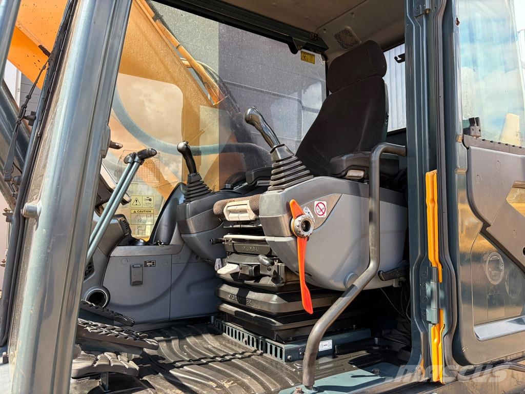 Hyundai HX330 Excavatoare pe șenile