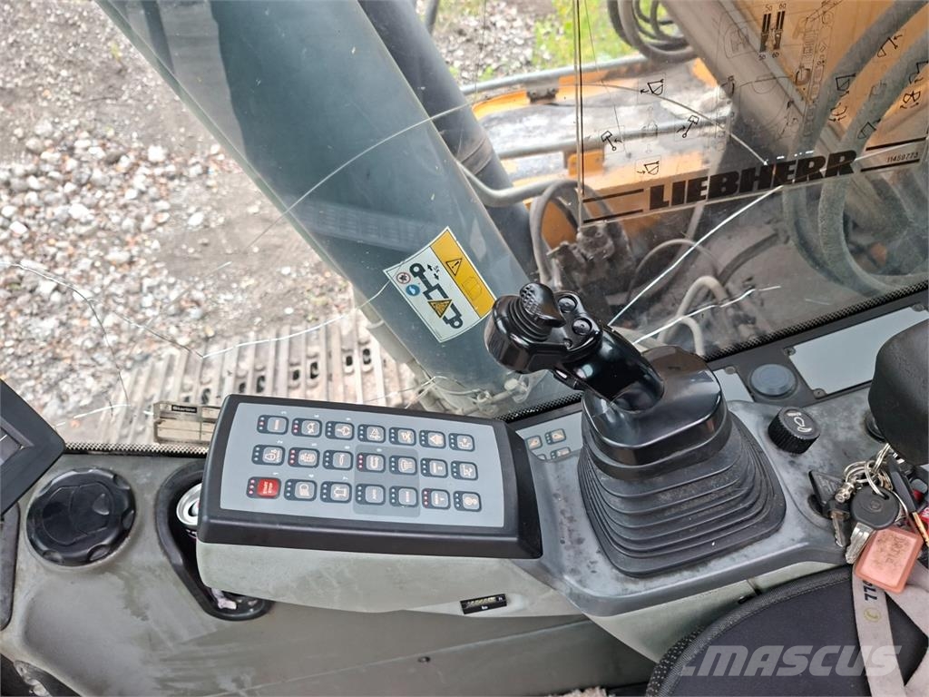 Liebherr R 926 LC Iné