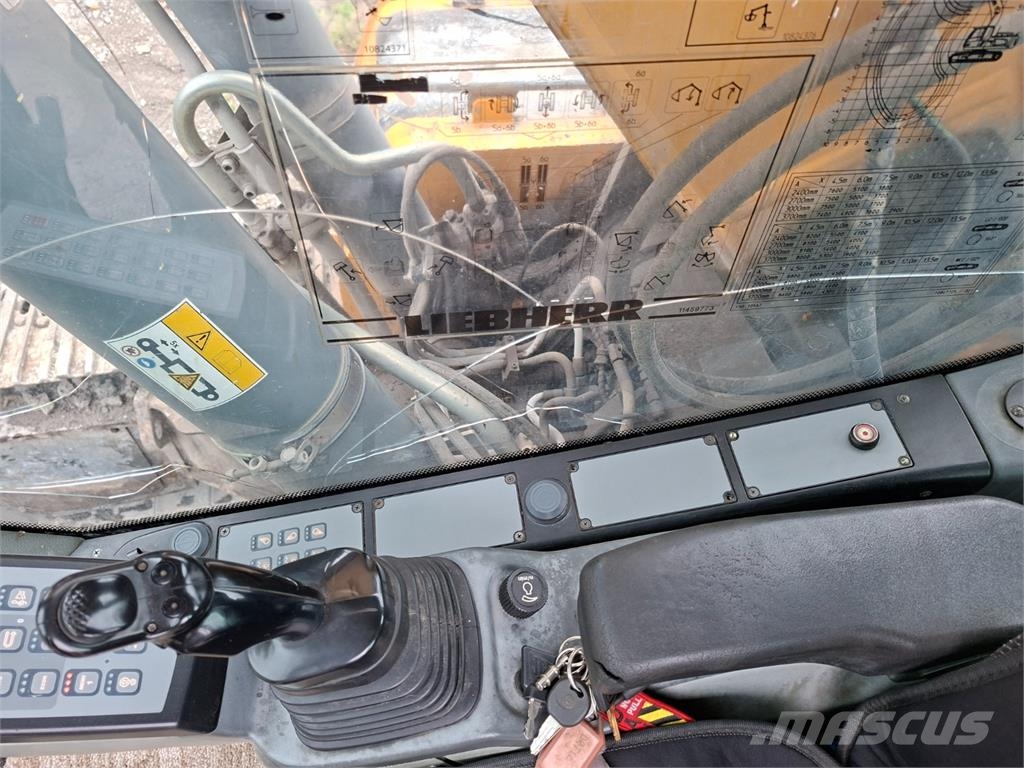 Liebherr R 926 LC Iné