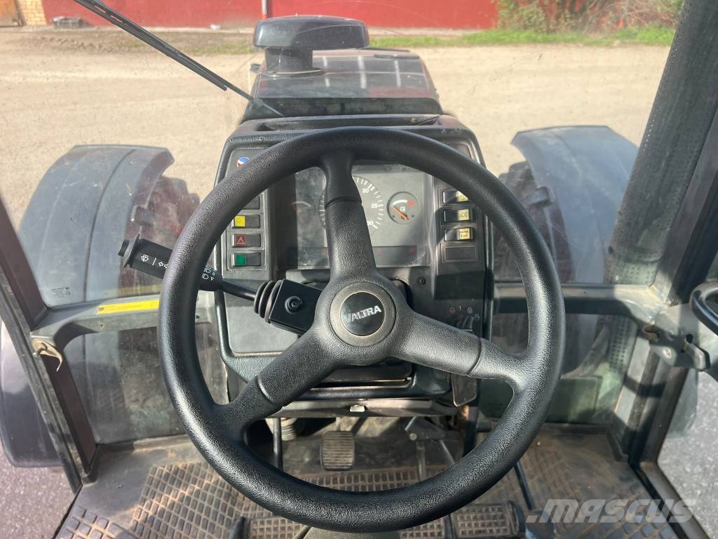 Valtra Valmet 8450 الجرارات