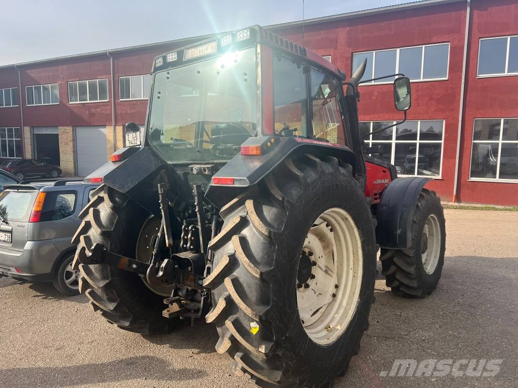 Valtra Valmet 8450 الجرارات