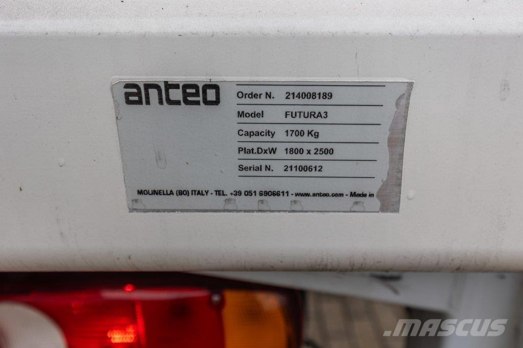 Renault D12.240+HAYON ANTEO 1.7T. Camiones con caja de remolque