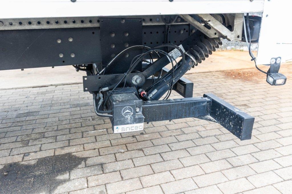 Renault D12.240+HAYON ANTEO 1.7T. Camiones con caja de remolque