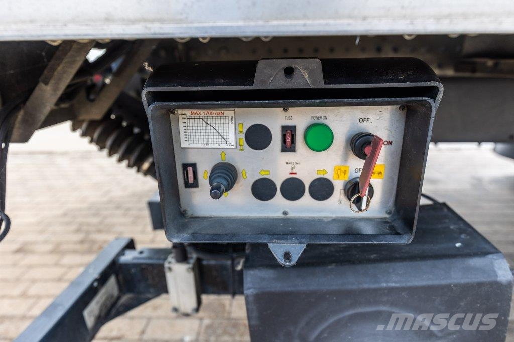 Renault D12.240+HAYON ANTEO 1.7T. Camiones con caja de remolque