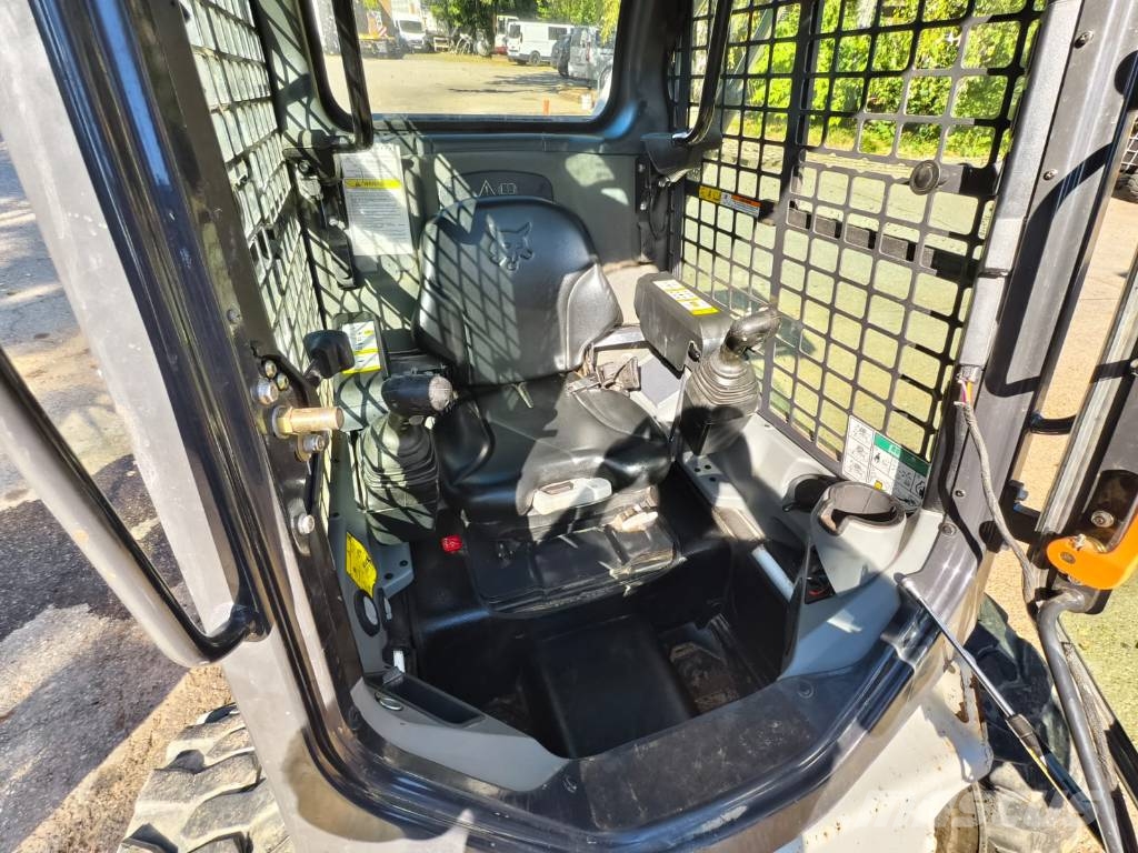 Bobcat S450 لوادر انزلاقية التوجيه
