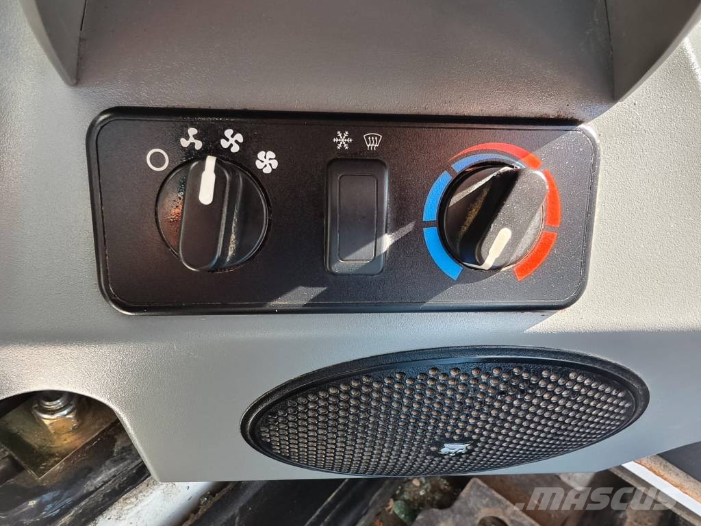 Bobcat S450 لوادر انزلاقية التوجيه