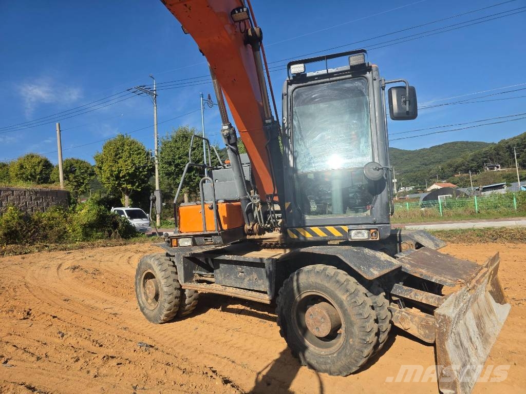 Doosan DX140W-5K Gumikerekes kotrók