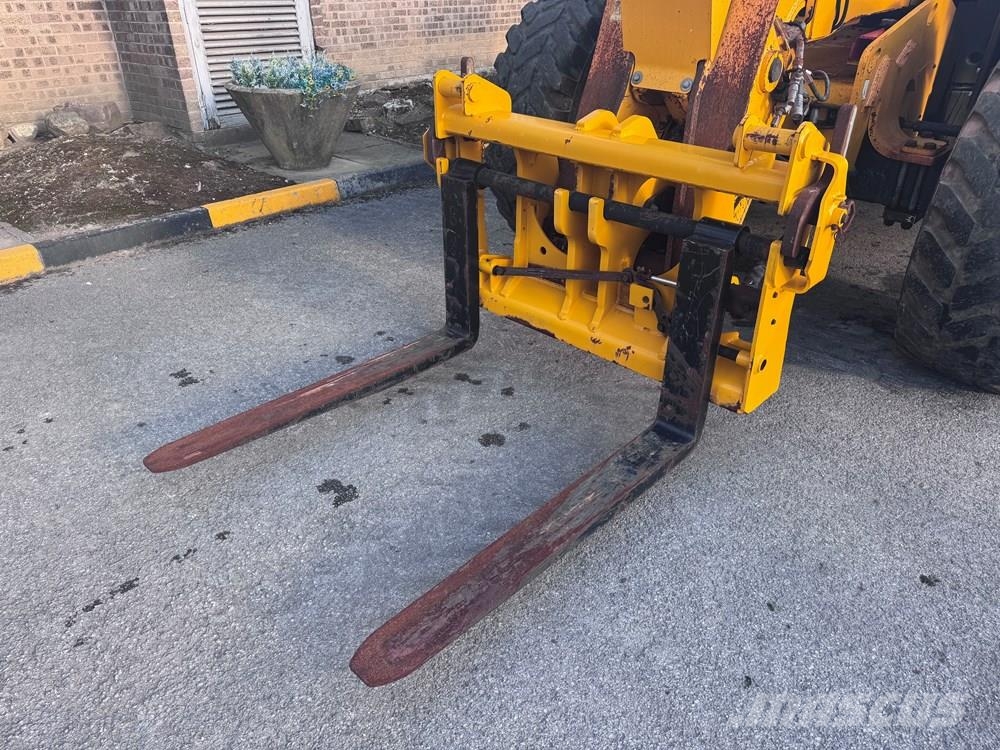 JCB 560-80 WASTEMASTER LOADALL مناولات متداخلة