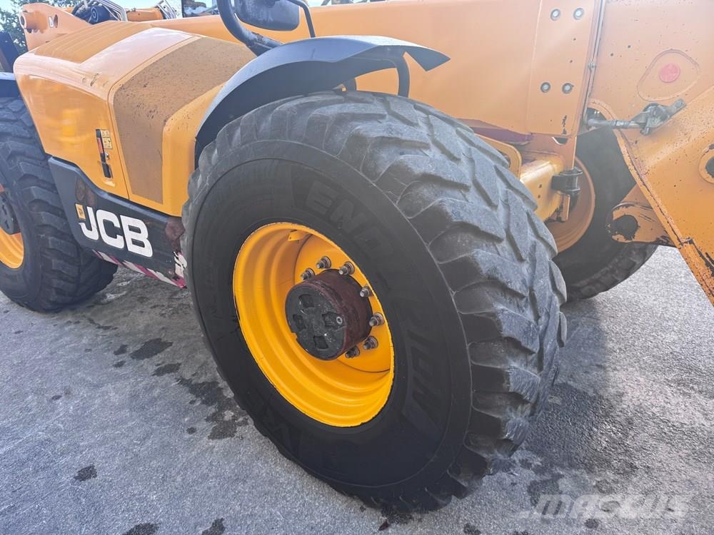 JCB 560-80 WASTEMASTER LOADALL مناولات متداخلة
