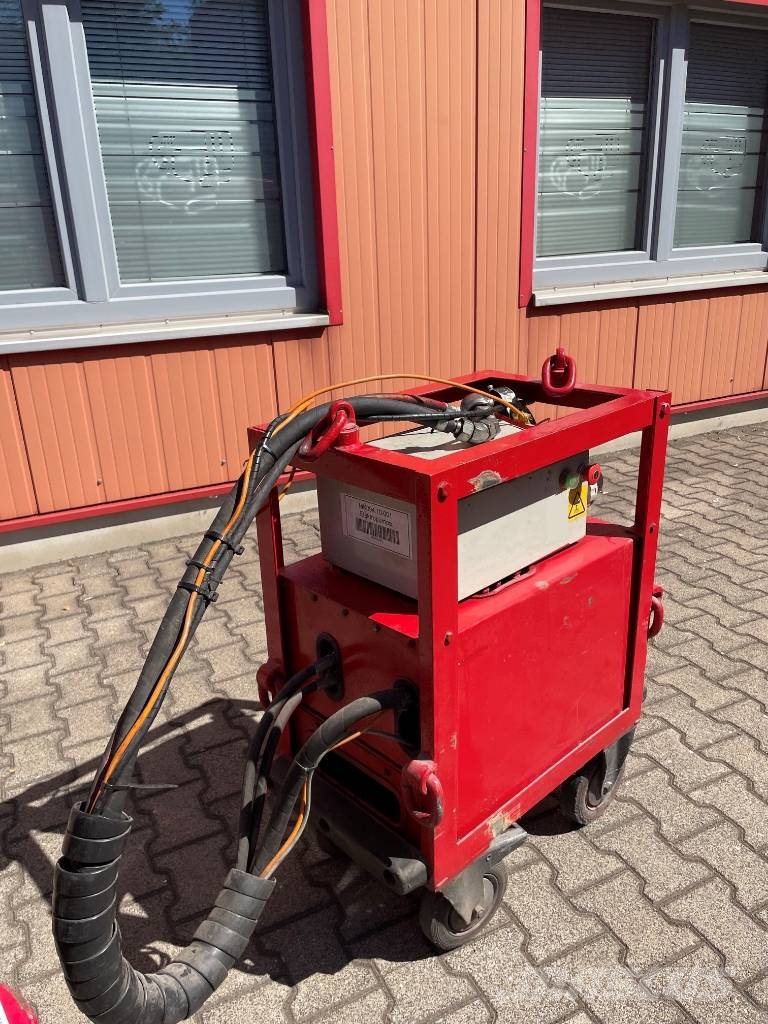 Unic URW-094, Gebrauchtgerät Grúas de oruga