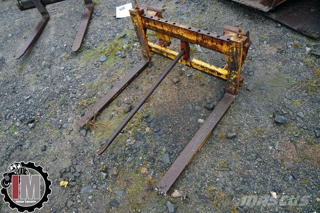 GAFFELSTÄLL MED BALSPJUT KJÄLLVE FÄSTE Accesorios para carga frontal