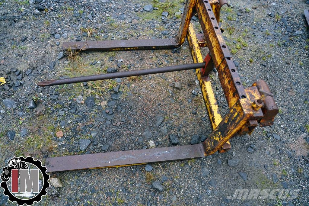 GAFFELSTÄLL MED BALSPJUT KJÄLLVE FÄSTE Accesorios para carga frontal