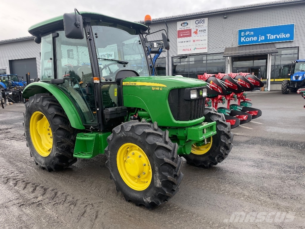 John Deere 5055E