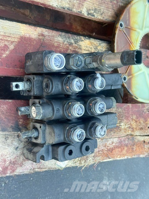 Hitachi ZW 95-6 used hydraulic parts complet هيدروليات