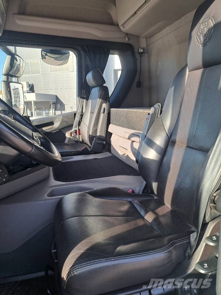 Scania R410 6X2*4 CBG 貨箱式卡車