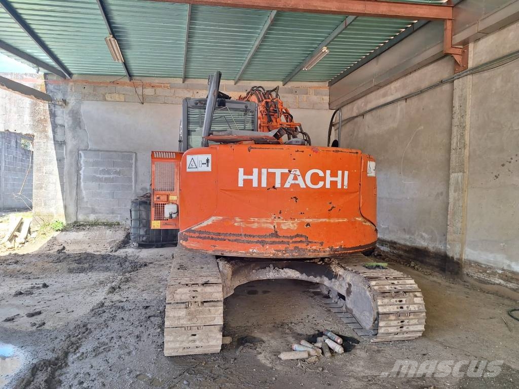 Hitachi ZX 135 US-3 حفارات زحافة