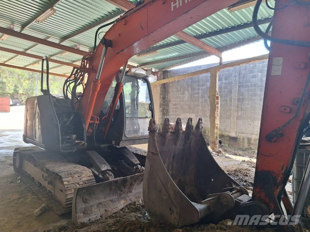 Hitachi ZX 135 US-3 حفارات زحافة