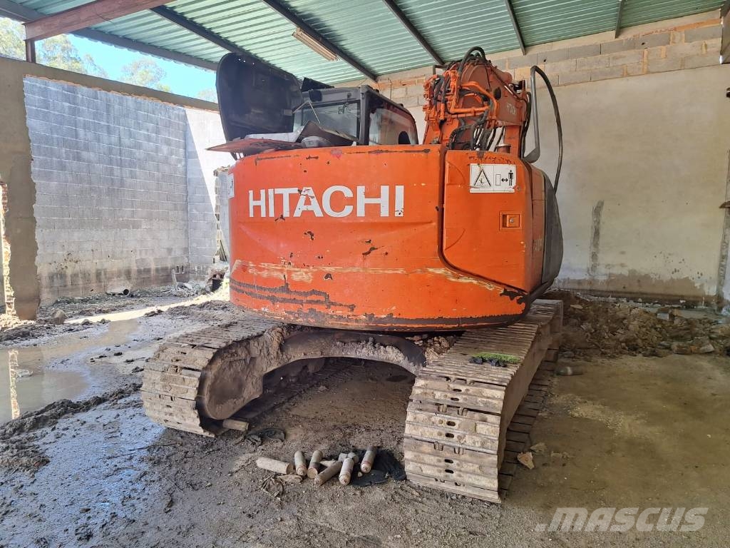 Hitachi ZX 135 US-3 حفارات زحافة