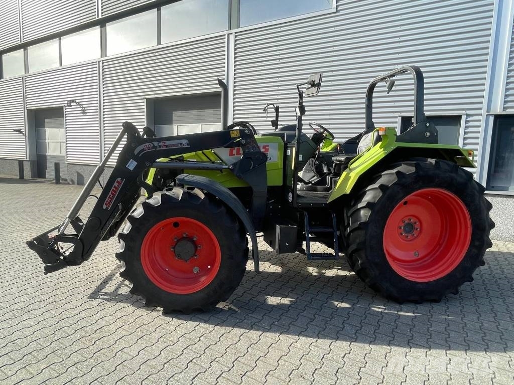 CLAAS Axos 340 tractor met Stoll voorlader Трактори