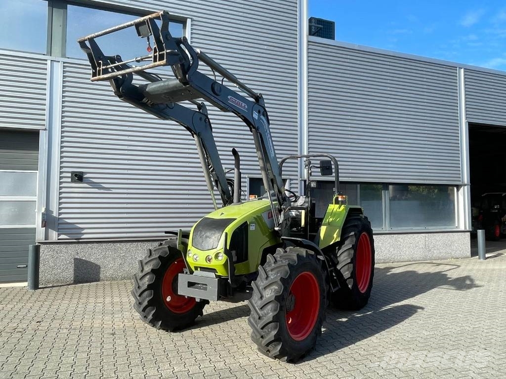 CLAAS Axos 340 tractor met Stoll voorlader Трактори