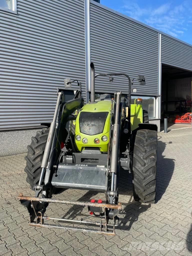 CLAAS Axos 340 tractor met Stoll voorlader Трактори