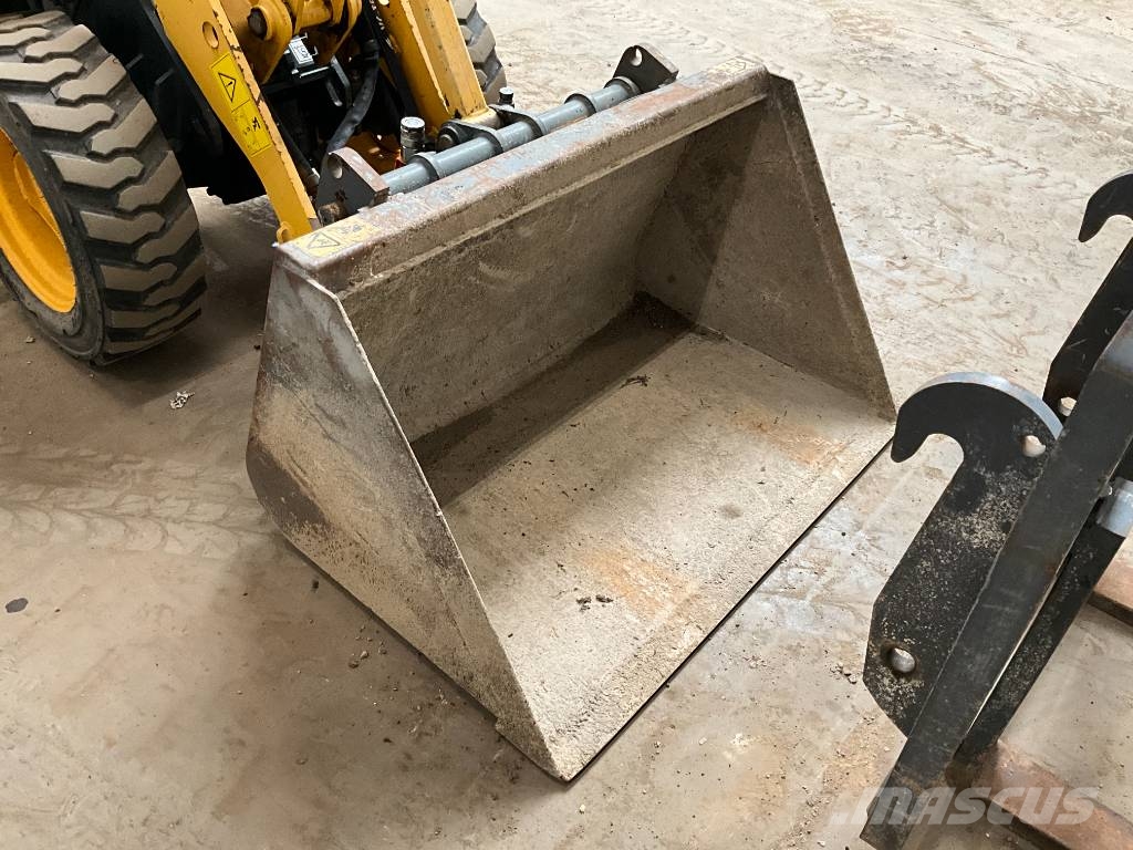 Gehl 140 لوادر بعجل