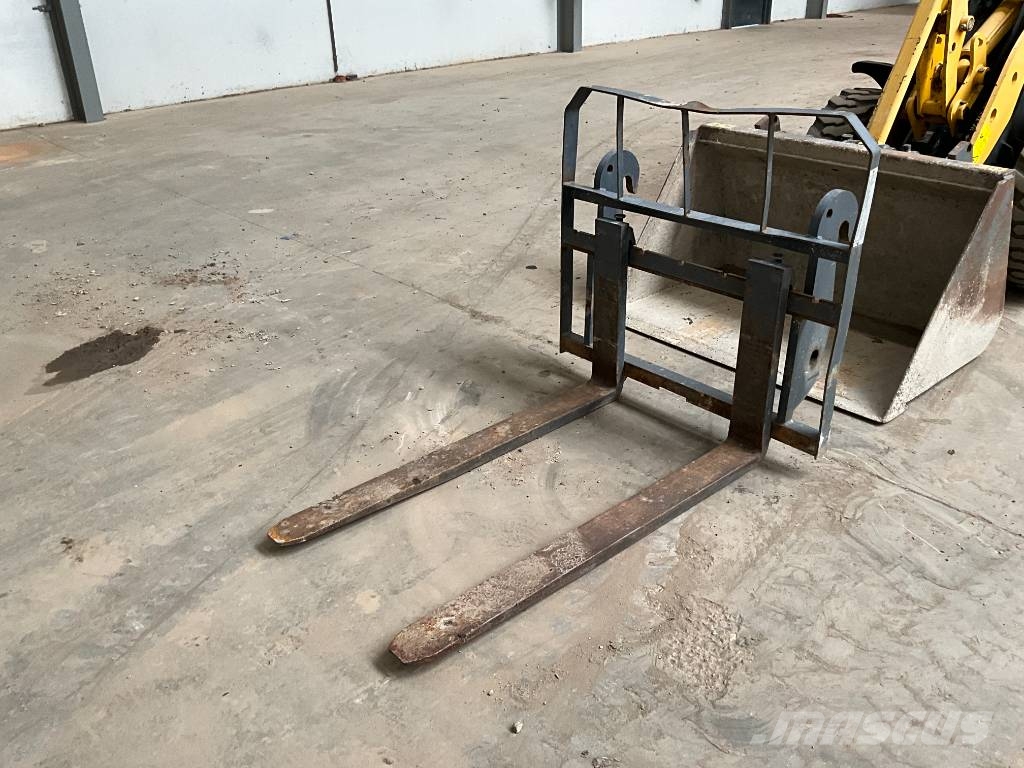 Gehl 140 لوادر بعجل