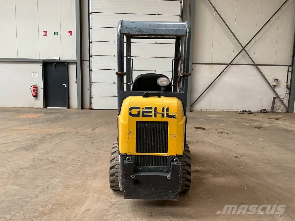 Gehl 140 لوادر بعجل