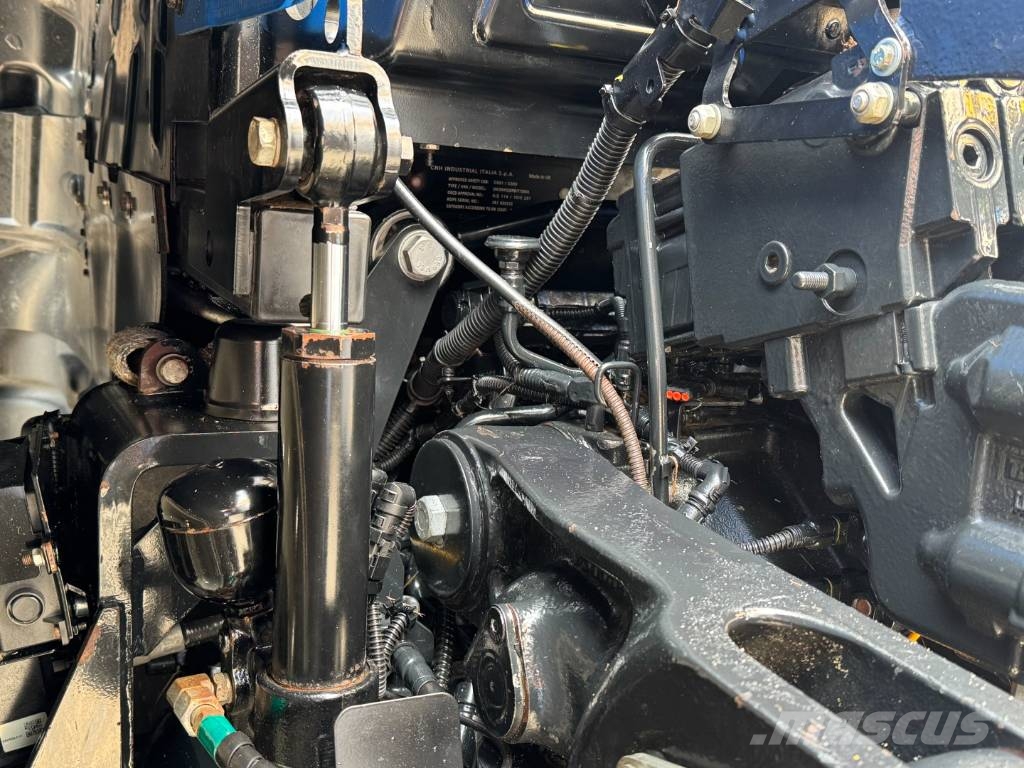 New Holland T7.260AC PLMI, Frontlinkage + PTO, airbrakes, 50k, Traktorji