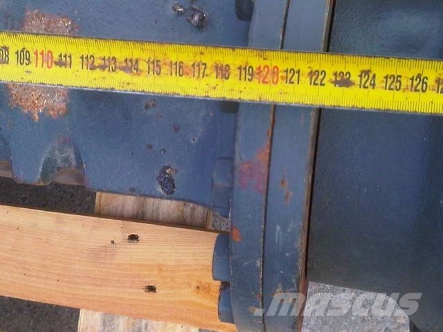 Komatsu WA 70-5 axles and transmission Osovine