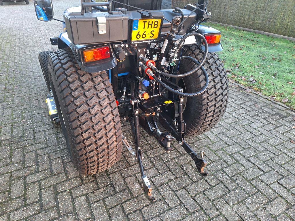 New Holland Boomer 35 Traktory