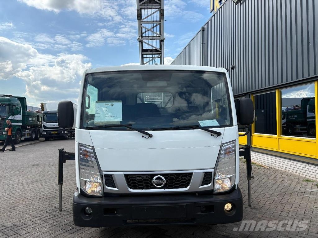 Nissan NT400 + 29 METER LADDER/MOVING LIFT + HYDROLIC + W Pacēlāji uz automašīnas bāzes
