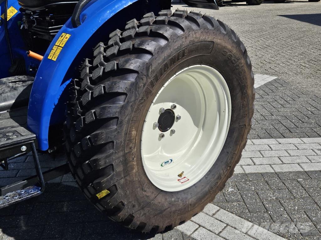 New Holland Boomer 55 HST met voorlader Kompakttraktorid