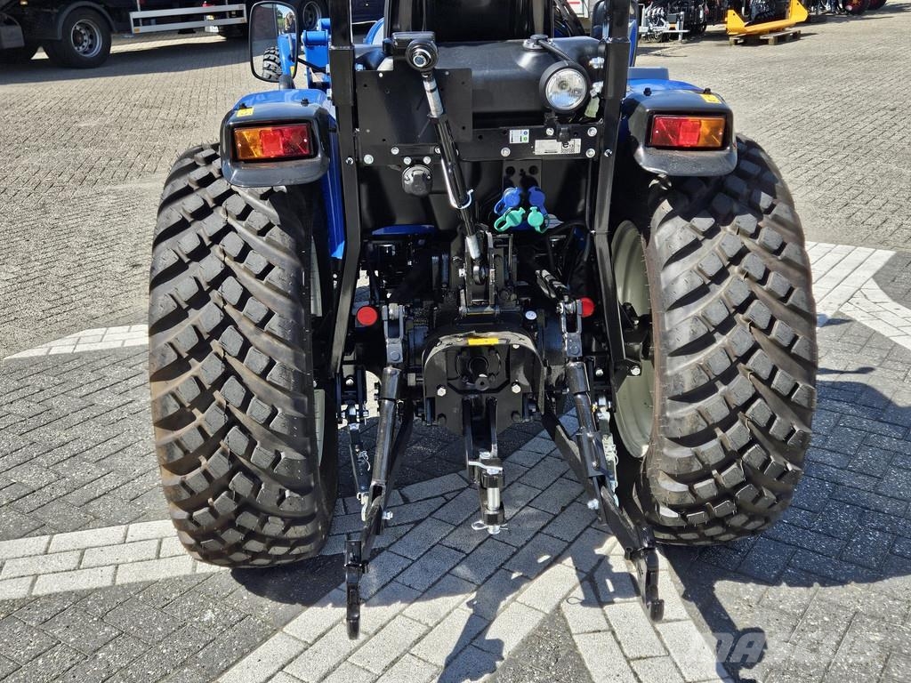 New Holland Boomer 55 HST met voorlader Kompakttraktorid