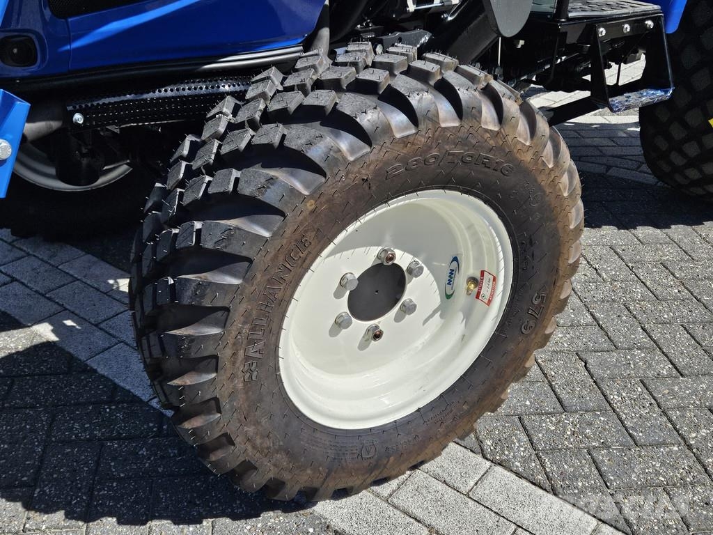 New Holland Boomer 55 HST met voorlader Kompakttraktorid